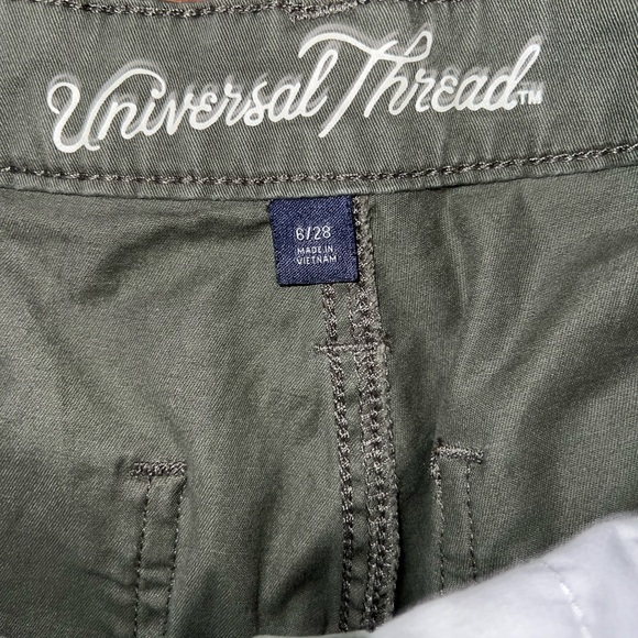 Universal Threads | Olive Cargo Pants | Size 6/28 - Picture 4 of 4